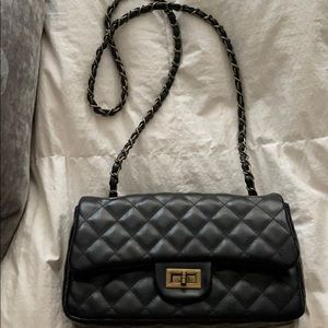Crossbody or shoulder quilted bag